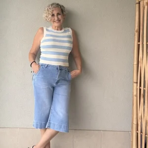 Bermuda denim azul con bolsillos